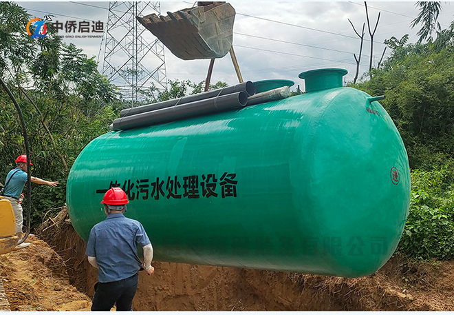玻璃鋼一體化污水處理設備箱體 項目現(xiàn)場成品展示圖